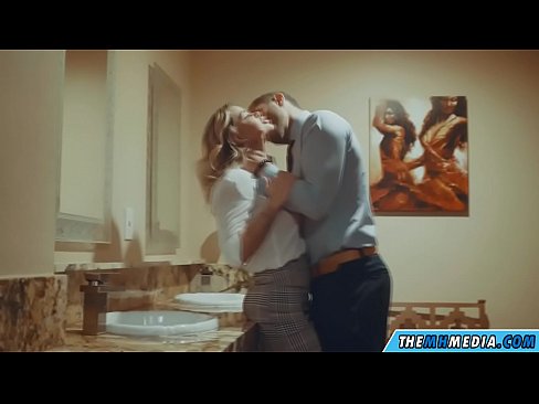 ❤️ Když vás na veřejných záchodcích svádí prsatá blondýna. ❤️ Porno video u cs.camporner.top ❌️❤